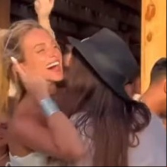 Insultos para Tini Stoessel y dedicatorias contra De Paul: así recibió el 2023 Camila Homs