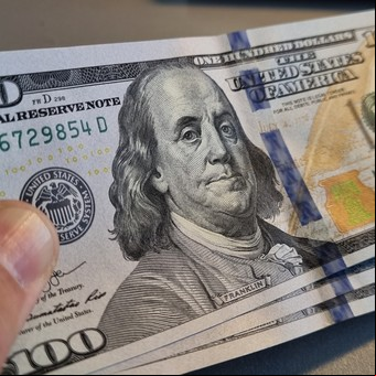 Jubilados: quiénes pueden acceder al dólar ahorro y al MEP, y cuánto pueden comprar