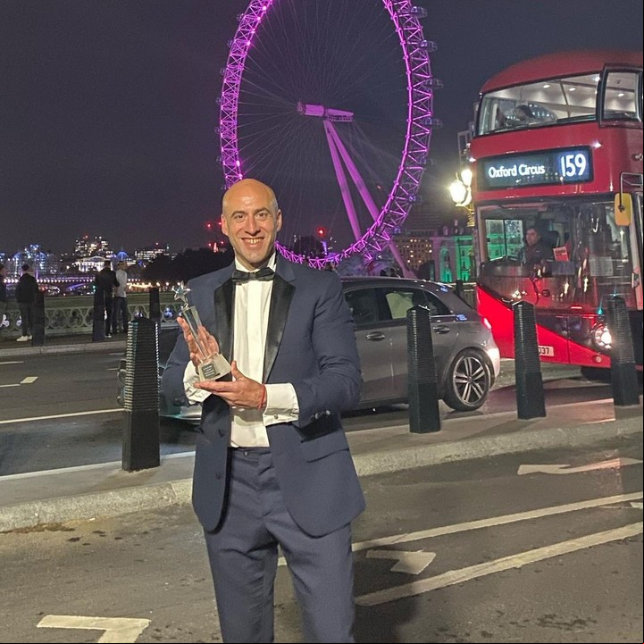 En Londres, donde recibió la tdistinción: "Valores Humanitarios de Sudamérica". Se la entregaron en en la Cámara de los Comunes, en el Palacio de Westminster.