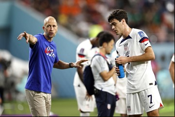Cómo es el culebrón familiar, que también involucra a un jugador, por el que perdió su trabajo Gregg Berhalter, el DT de Estados Unidos