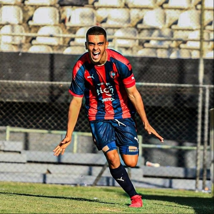 Ronaldo Martínez debutó en Primera con la camiseta de Cerro Porteño en 2015. Foto: Twitter @RonyMartinez96.