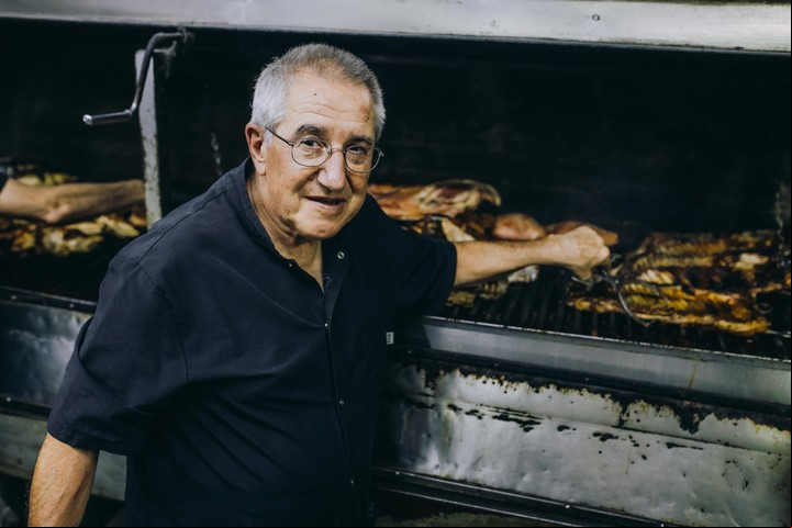 Jorge Perales fundador de la parrilla Perales. Foto: Gabriel Bulacio.