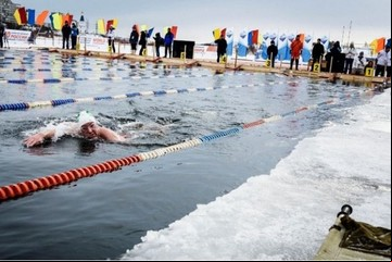 "Deporte para locos": el Mundial de natación en aguas heladas