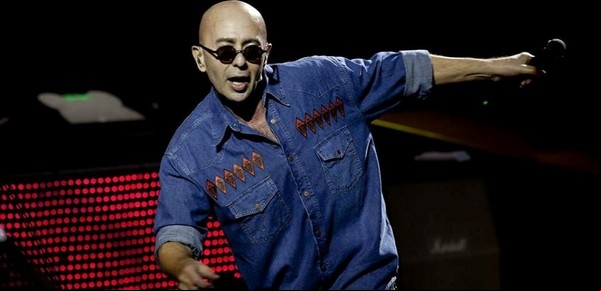 El Indio Solari presentó tres nuevas canciones de su proyecto "El Mister y Los Marsupiales Extintos"