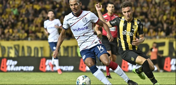 Insua aprovechó para probar a la nueva generación de San Lorenzo y Peñarol se llevó el triunfo con el tiro del final