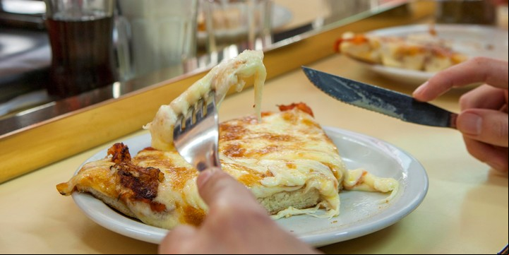 La pizza, una institución porteña y nacional. Foto Archivo