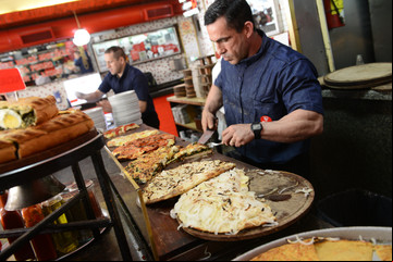 Cuál es el secreto con el que la pizzería Güerrín se metió entre los 20 restaurantes más legendarios del mundo