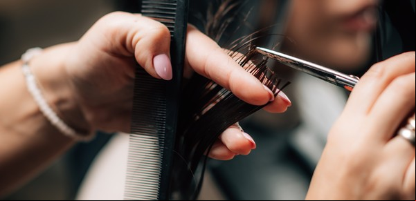 Calendario lunar de abril 2025: los mejores días para cortar el cabello según las fases de la Luna