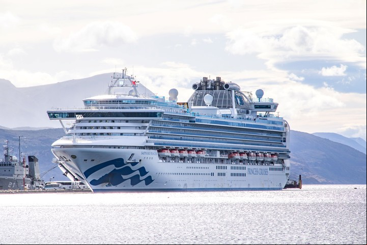 El Sapphire Princess llega a Ushuaia. Foto Télam