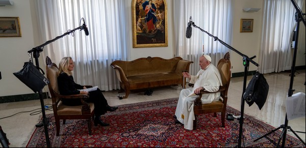 Versión completa de la explosiva y primera entrevista que da el Papa Francisco tras la muerte de Ratzinger