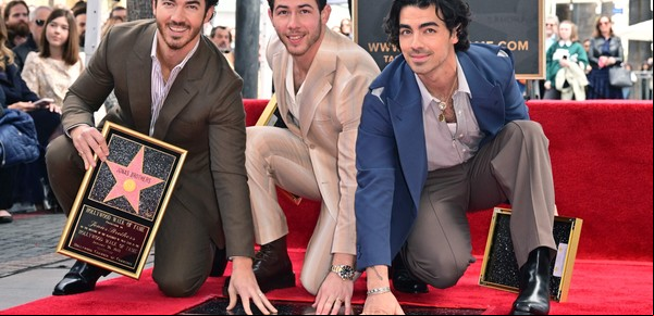 Los Jonas Brothers lanzan disco nuevo y emprenden una gira