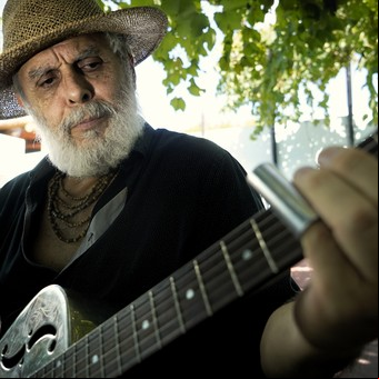 Botafogo cumple 50 años con el blues y después de un infarto vuelve con una canción de Luis Aguilé