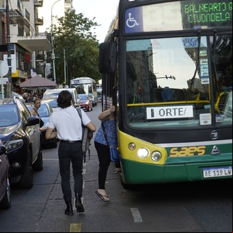 Aumento de los colectivos de la Ciudad: qué líneas son, la brecha con los "nacionales" y la opinión de los pasajeros
