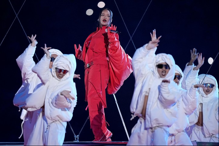 Rihanna se lució en Arizona. Foto: AP