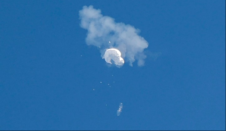 El globo chino derribado el 4 de febrero sobre Carolina del Sur, Estados Unidos. Foto: REUTERS