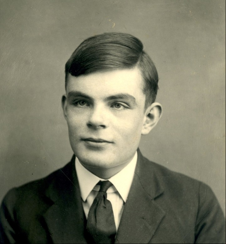 Alan Turing. El fue el padre de la informática moderna y aún se usan sus tests.