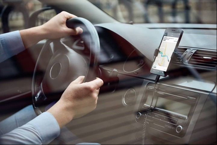 La app le permite a los s que olvidan alguna pertenencia, ar al socio conductor y recuperarla fácilmente. Foto: Uber.