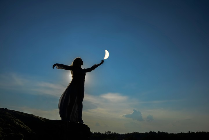 La Luna en Escorpio nos invita a integrar las emociones que solemos ocultar. (Foto: ilustración Shutterstock)