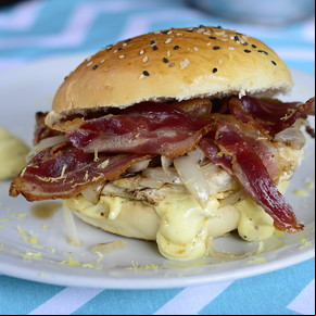 Hamburguesa de cerdo con panceta crocante