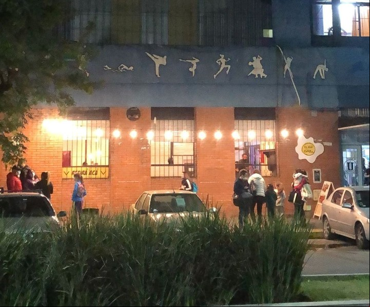 La entrada del Club Círculo Urquiza- Antigourmet