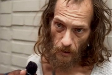 Jordan, el empresario canadiense que vive como homeless en las calles de Medellín