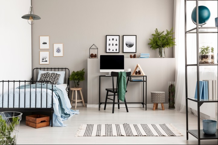 Lo mejor es que la cama tenga respaldo y que la cabecera no esté debajo de la ventana (Foto: ilustración Shutterstock)