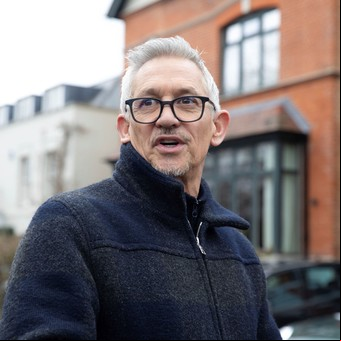 Gary Lineker fue "indultado" por la BBC y volverá a trabajar tras los tuits críticos a la política migratoria del gobierno británico