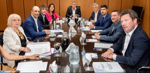 El Gobierno anunció la subasta 5G y adjudicó frecuencias gratis a Arsat, con críticas de las empresas