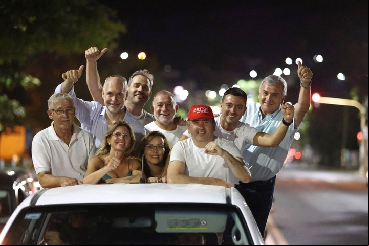 Horacio Rodríguez Larreta, Gerardo Morales, Luis Juez y el intendente Javie Dieminger en un festejo alocado para Juntos por el Cambio. Foto Twitter