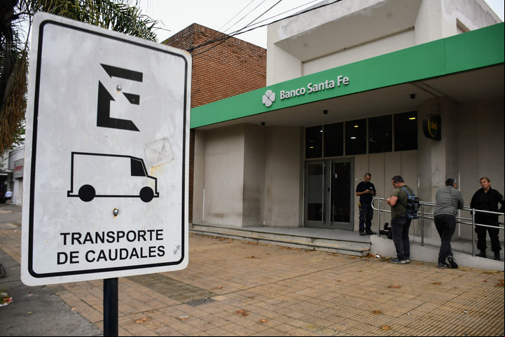 El banco atacado. Foto: JUAN JOSE GARCIA.