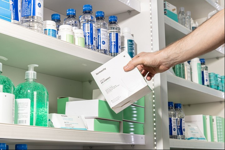 Aconsejan revisar cada tanto el botiquín para reponer los elementos faltantes o vencidos. Foto: Farmacity.