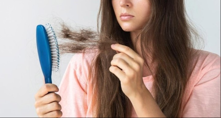 El déficit de silicio puede afectar el estado del cabello.