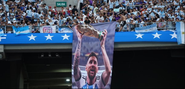 Messi y la felicidad efímera: por qué los argentinos buscan un líder con desesperación
