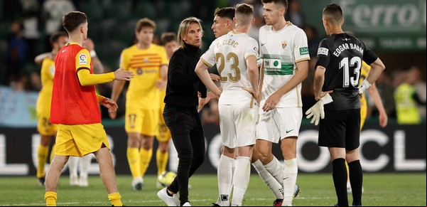 La primera vez de Beccacece en Elche fue un baño de realidad: Barcelona lo goleó 4-0 y se hunde en LaLiga