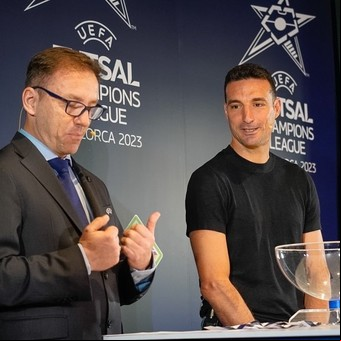 Scaloni, presente en un sorteo del Futsal en Mallorca: reveló qué jugada de ese deporte emplea en la Selección