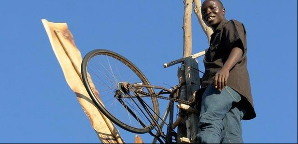 La historia del niño que construyó un molino de viento para salvar a su pueblo