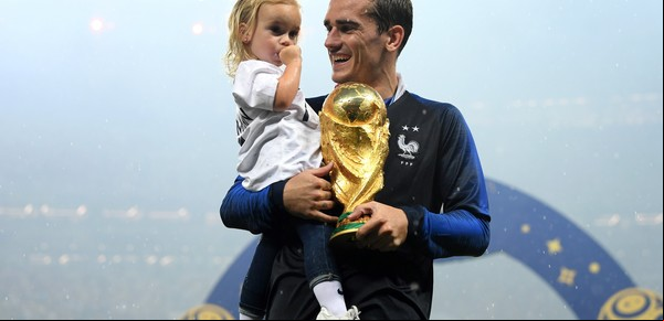 El día más feliz de Antoine Griezmann, dueño de un extraño récord: este sábado cumplen años sus dos hijas y su hijo