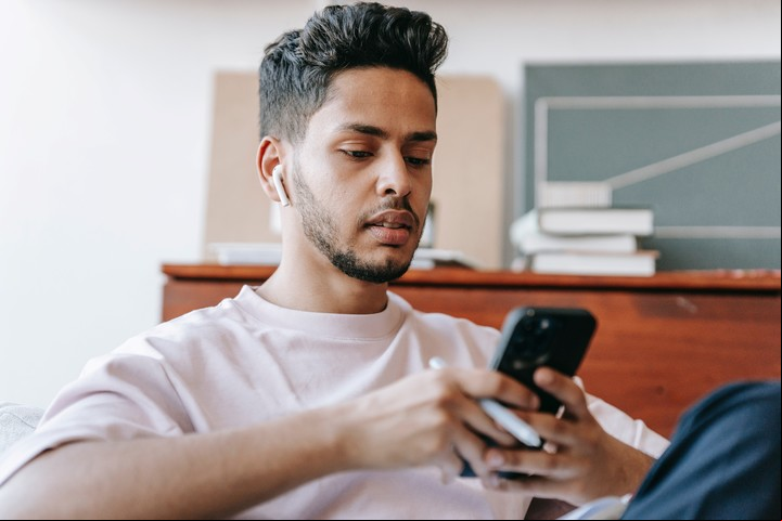 El storytelling es una herramienta muy útil para transmitir mensajes de manera efectiva y conectar emocionalmente con la audiencia. Foto: Pexels.
