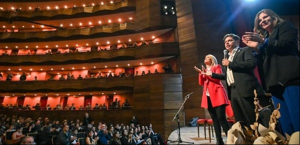 Duro cuestionamiento a Axel Kicillof por el derrumbe de la marquesina del Teatro Argentino: "De milagro no fue una tragedia"