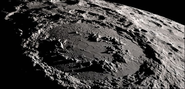 El asteroide 2024 YR4 ya no es una amenaza para la Tierra pero ¿qué pasaría si impacta contra la Luna?