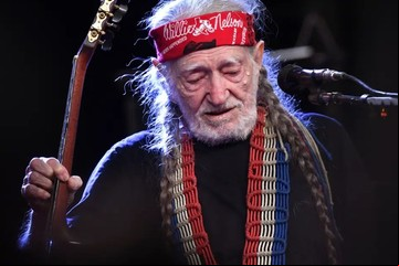 Willie Nelson, la leyenda del country, festejó sus 90 años tocando con Keith Richards, Neil Young y más estrellas