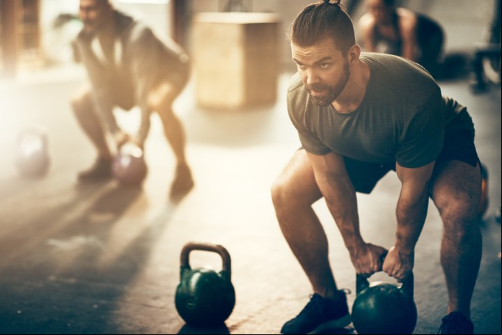 Señalan como una creencia errada excluir ejercicios de fuerza. Foto Shutterstock.