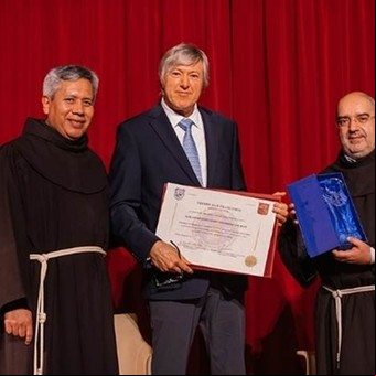 El escritor y filántropo Alejandro Roemmers recibió el Premio San sco
