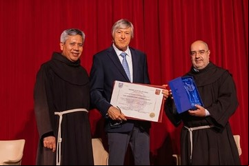 El escritor y filántropo Alejandro Roemmers recibió el Premio San sco