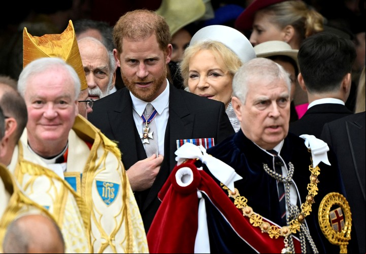 Dos en la mira del Rey Carlos: su hijo Harry y su hermano, Andrew. Foto: AP