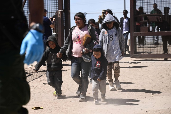 El plan de Biden contempla la prohibición a los migrantes de solicitar asilo cuando no hayan utilizado “vías legales. Foto AFP