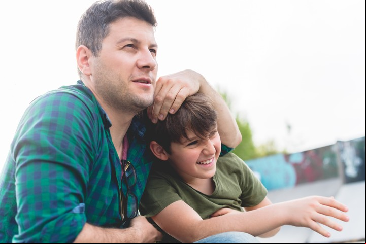 Si reforzamos nuestra atención cuando los chicos actúan adecuadamente se sentirán valorados y reconocidos. (Foto: ilustración Shutterstock)