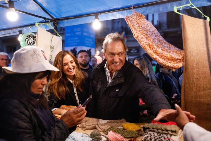 Daniel Scioli y Victoria Tolosa Paz, en una actividad del Movimiento Evita.