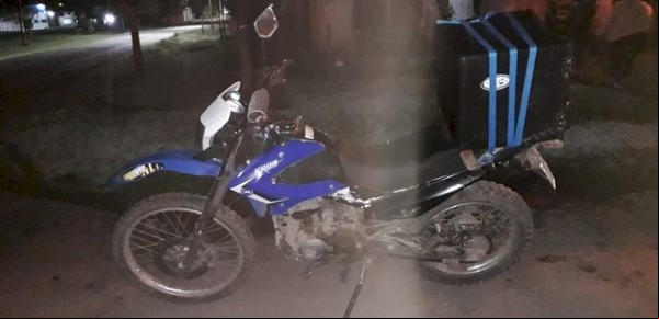 La Plata: un hombre murió tras desvanecerse y caerse de una moto en la que viajaba como acompañante