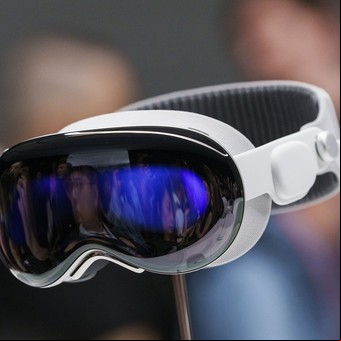 Vision Pro vs. Meta Quest 3: qué hace única a la nueva gran apuesta de Apple por la realidad mixta